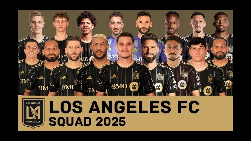 Cầu thủ LA Galaxy nỗ lực ngăn chặn đối thủ Los Angeles trên sân cỏ Cầu thủ LA Galaxy nỗ lực ngăn chặn đối thủ Los Angeles trên sân cỏ