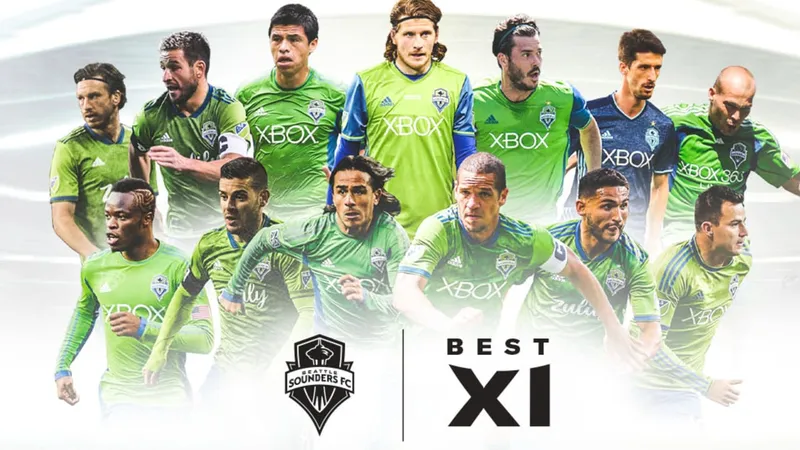 Cầu thủ Seattle Sounders với pha tấn công nguy hiểm trước Porland Timbers Cầu thủ Seattle Sounders với pha tấn công nguy hiểm trước Porland Timbers