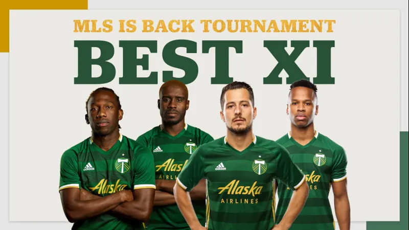 Cầu thủ Seattle Sounders và Porland Timbers đấu tranh gay cấn trên sân Cầu thủ Seattle Sounders và Porland Timbers đấu tranh gay cấn trên sân